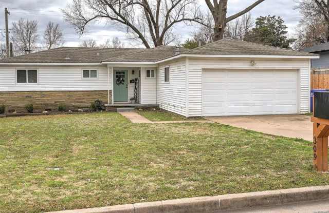 Coming Soon! 3 bed/ 2 bath house located in Broken Arrow! photos photos