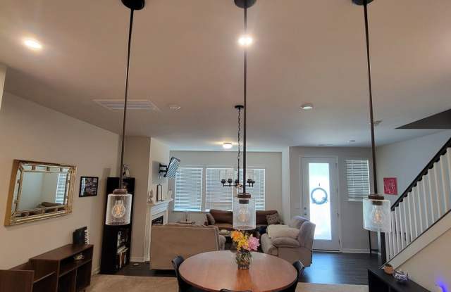 Charming 3BR Townhome in Charlotte Gallery 1