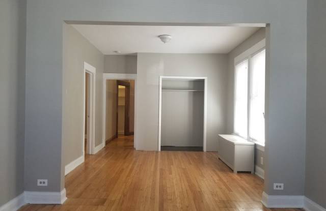 3927 N Whipple St photos photos
