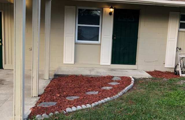 Remodeled Two Bedroom One Bath Duplex in Longwood Conveniently Close to Longwood Sun Rail - 685 Georgia Avenue, Longwood, FL 32750