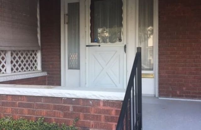 915 13th Street - 915 13th Street, Huntington, WV 25701