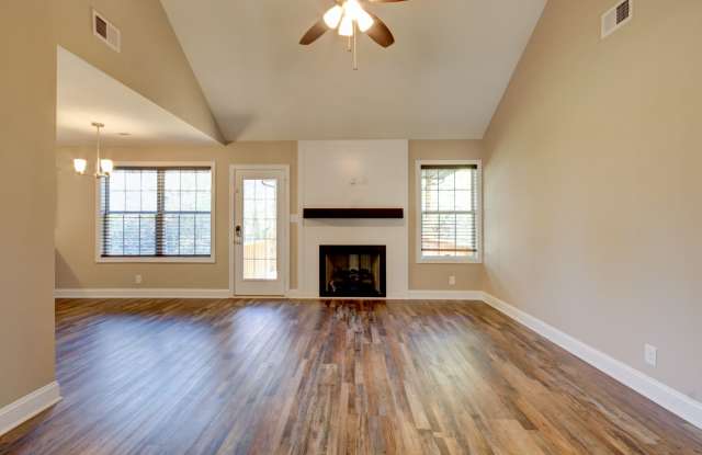 Pet Friendly Four Bedroom with Basement! Gallery 4