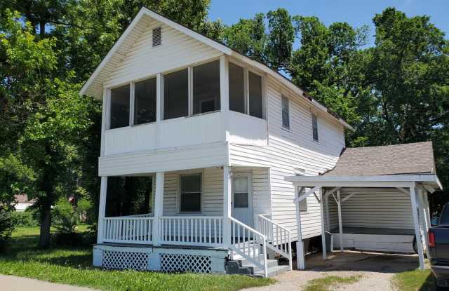 Spacious 2BR, 1BTH with covered porch and enclosed upstairs sun porch with swing - 338 Southwest Macvicar Avenue, Topeka, KS 66606