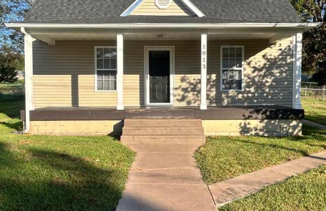 1013 E 3rd North St, Morristown TN 37814 - 1013 East 3rd North Street, Morristown, TN 37814