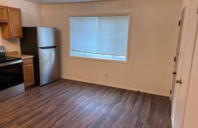 3-Bed, 1-Bath Duplex with New Flooring Updated Appliances photos photos 3-Bed, 1-Bath Duplex with New Flooring Updated Appliances photos photos