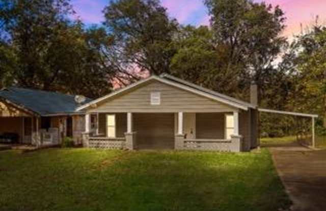 Newly Renovated 3 Bedroom 2 Bath Home w/ Covered Porch Available Now! photos photos