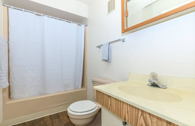 The Bluffs Apartments Gallery 3
