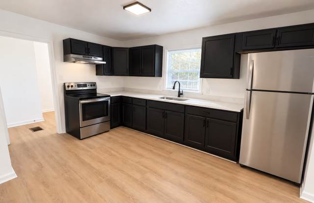 3 Bed, 1.5 Bath $1375 Gallery 3