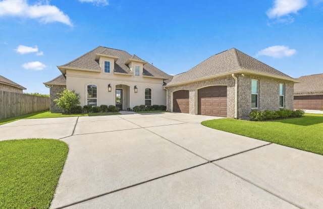 257 Royal Oak Dr Gallery 1