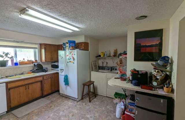 825 W Villard photos photos