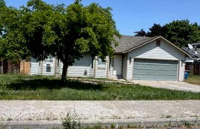FOR RENT: Unfurnished Pet friendly Single Story 3 bed, 2 bath, 2 car garage w/large fenced lot Gallery 1