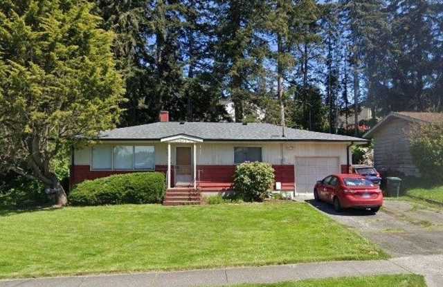 Charming 2BR Rambler in Puget Neighborhood | Private Yard photos photos