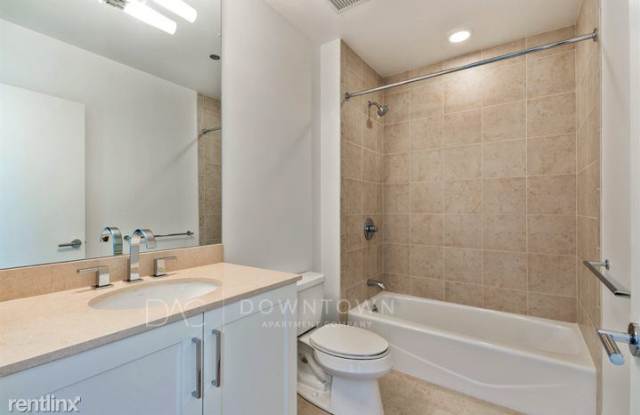 1 W Delaware Pl Gallery 4