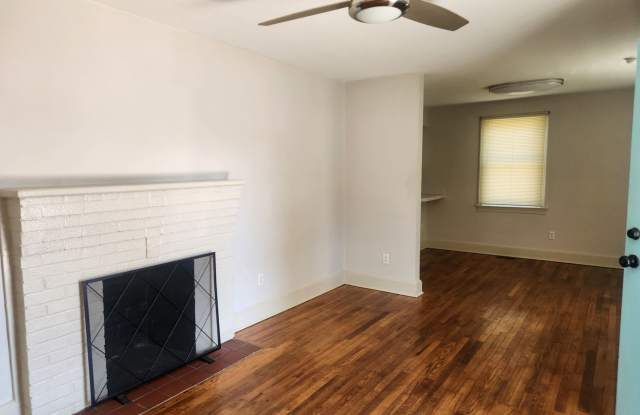 Lovely 2 Bedroom Bath Gallery 3