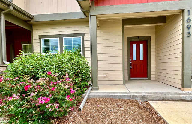 Beautiful 3 bed, 3 bath Townhome in West Windsor! photos photos