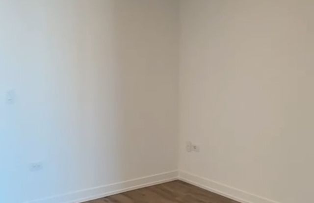 220 W Hill St Gallery 4