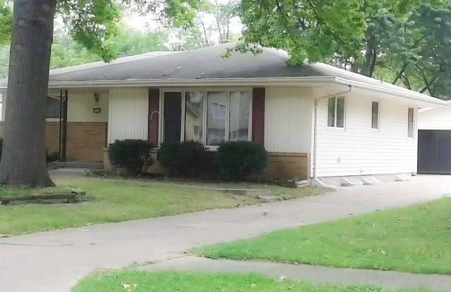 Charming  Updated 3-Bedroom Home with Sunroom, Fireplace  Garage photos photos