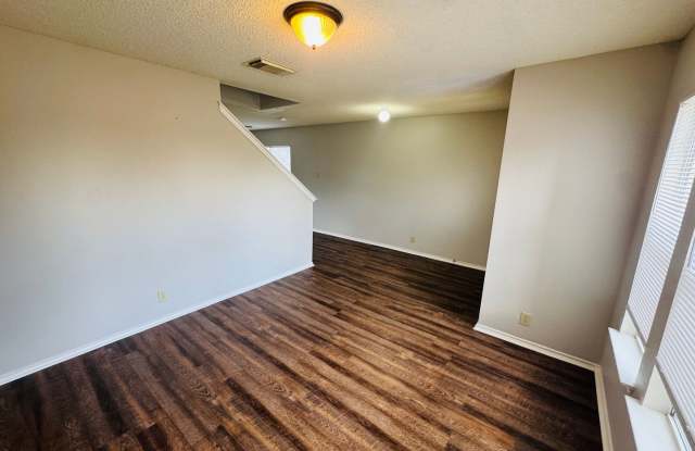 Spacious 3-Bed 2.5-Bath w/Bonus Room on the Northeast Side (inside 1604) Gallery 3