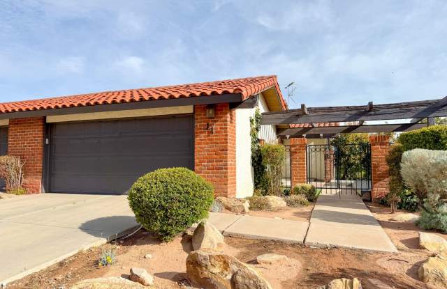 Upgraded townhome by Southgate Golf Course - Small dogs allowed photos photos