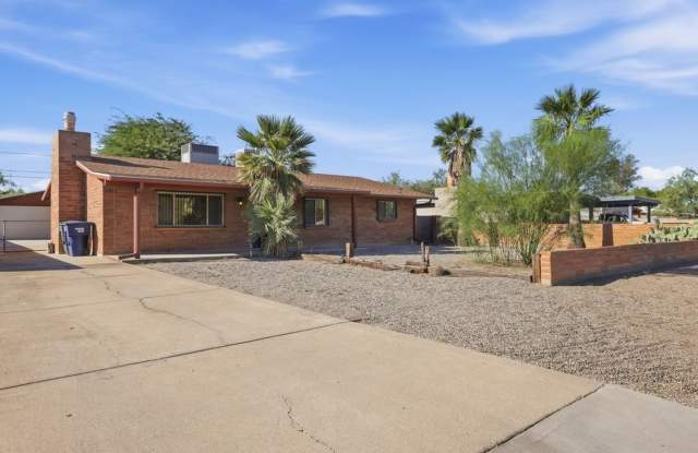 Spacious 3-Bedroom Home with Large Backyard & Extended Driveway Gallery 3