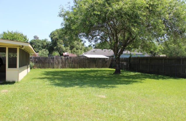 881 High Oaks - 881 High Oaks Drive, Bellville, TX 77418