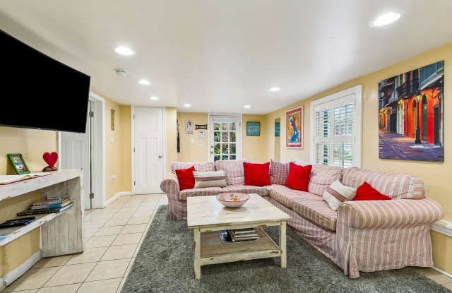 3BD/2BA Unit on Corner Lot in Treme Gallery 4