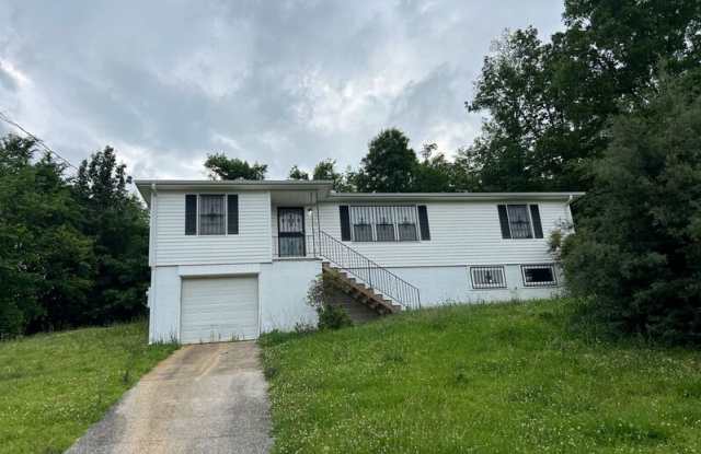 2804 10th St NE - 2804 10th Street Northeast, Center Point, AL 35215