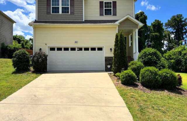 $500 OFF 1st Month's Rent if Leased by 07/01/2025!!! 3 Bedroom Home in Downtown Southern Pines! photos photos