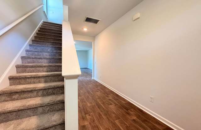 Available now. Great 5 BR/3 BA Home in Grand Bees! Gallery 4
