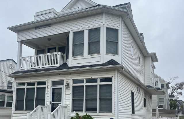 563 Whiting Avenue photos photos