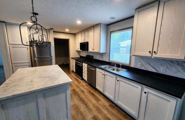 520 Milan Ave - 520 Milan Avenue, Norwalk, OH 44857