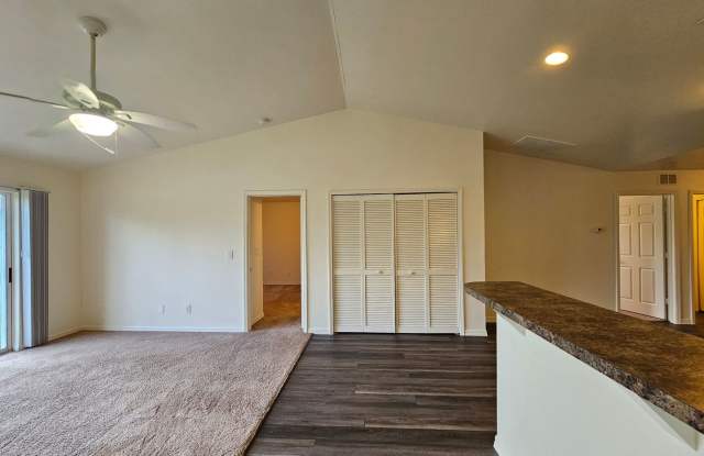 Beautiful duplex with Move In Special Gallery 3
