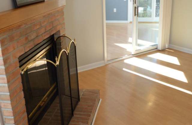 1722 Woodledge Circle Gallery 3