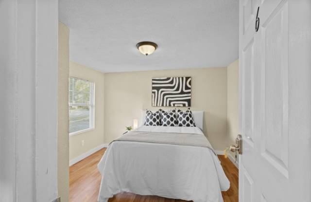 3201 East Osborne Avenue Gallery 3