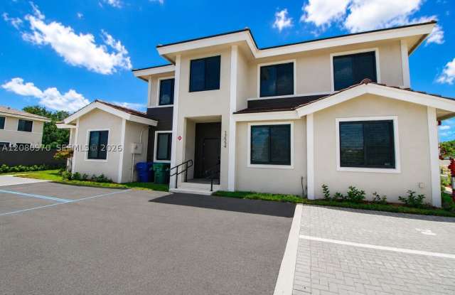 12554 SW 194th St photos photos