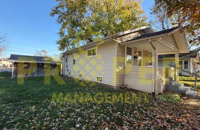 Charming 1921 Cottage on a Quiet Corner Lot Gallery 4