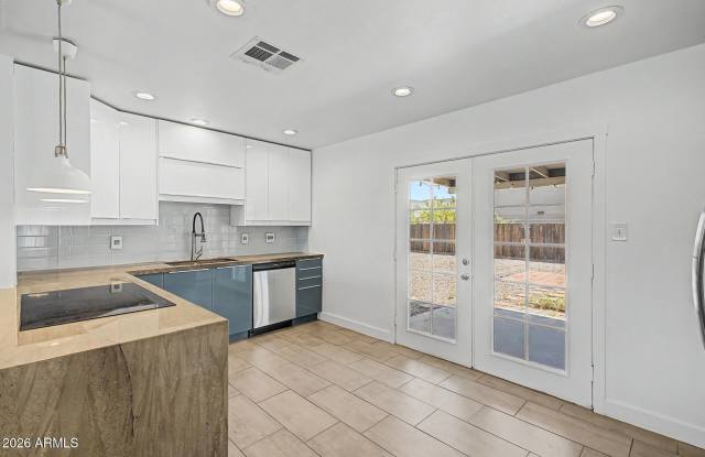 6713 E LATHAM Street Gallery 3