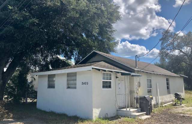 3BR/1BA with HUGE Backyard, Laminate Wood Floors, Lots of Living Space! photos photos