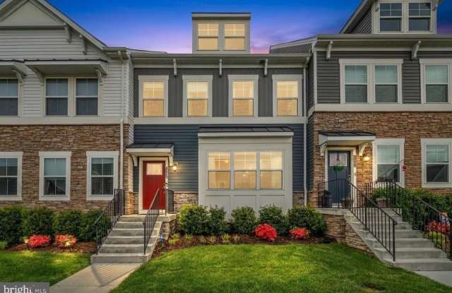 1309 CRAMPTON Place Gallery 1