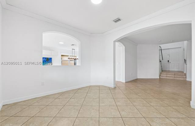 8666 NW 109th Ct Gallery 2