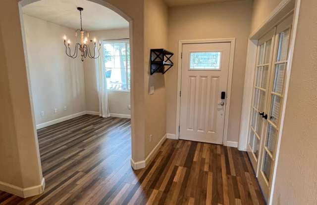Beautiful Porterville Home! Available Now for Showing! Gallery 3