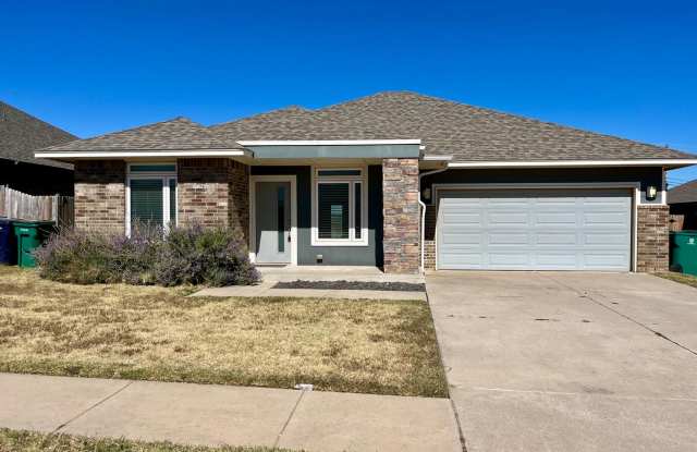 Luxury Home in Calm Springs Addition of Yukon Gallery 1