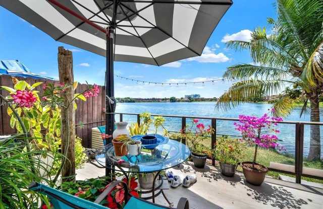 10810 NW 7th St photos photos