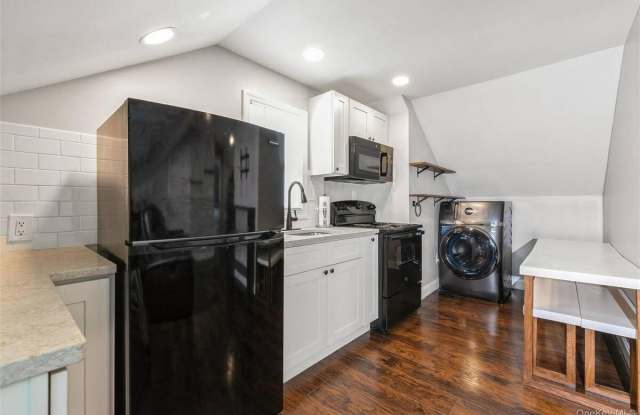 39 Bay Shore Avenue Gallery 2