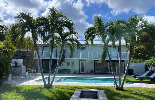 2067 NE 121st Rd - 2067 Northeast 121st Road, North Miami, FL 33181