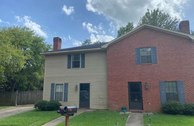 2/1.5 Townhome For Rent in Ridgeland - 814 Sussex Place, Ridgeland, MS 39157