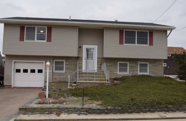 14 F Street - 14 F St, Seaside Park, NJ 08752