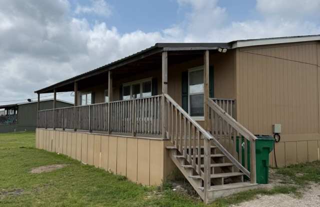 7356 FM 36-House photos photos
