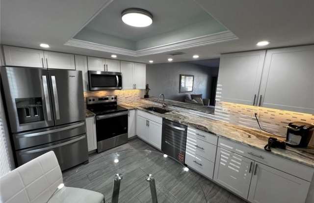 1515 SW 47th Terrace unit: 104 photos photos