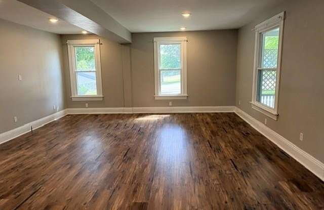 507 W Saint Louis Street Gallery 2